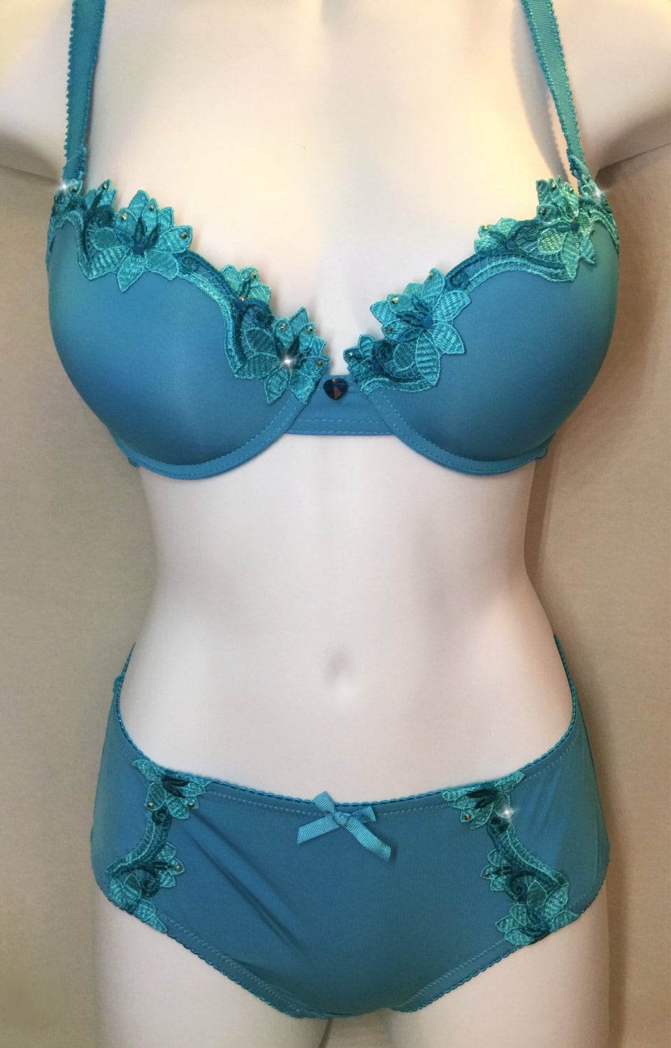 strand Farben Aqua Blau Grün Swarovski-Kristall-Bh Und Slip Set 32C strand Farben Aqua Blau Grün Swarovski-Kristall-Bh Und Slip Set 32C von ChristalSweets