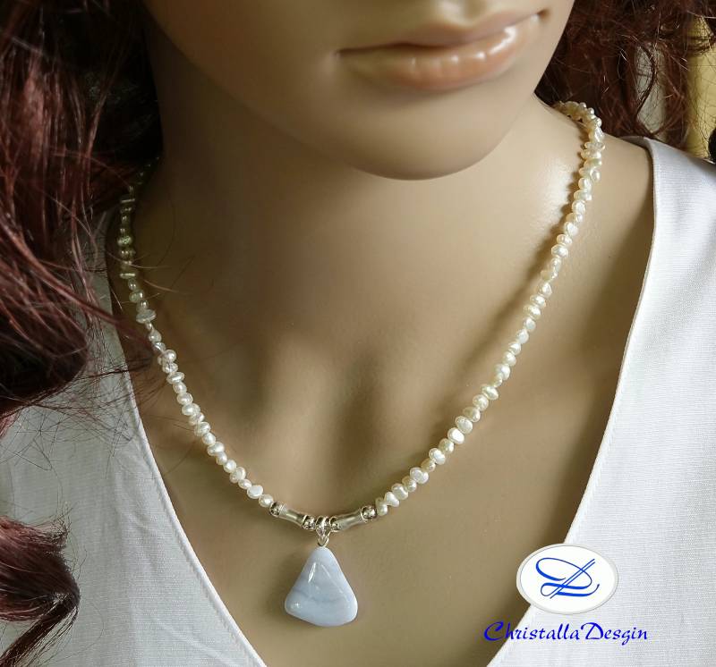 Süßwasserperlkette Mit Chacedon-Anhänger, Halskette, Perlkette, Süßwasserperlkette, , Perlkette Chalcedon-Anhänger, 47 cm Lang, Unikat von ChristallaDesign