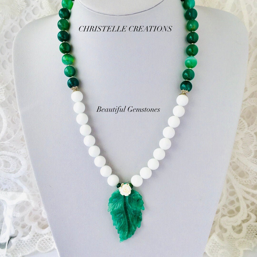 Grün Aventurin Blatt Anhänger Halskette Achat & Alabaster Edelstein Grün Aventurin Blatt Anhänger Halskette Achat & Alabaster Edelstein von ChristelleCreations