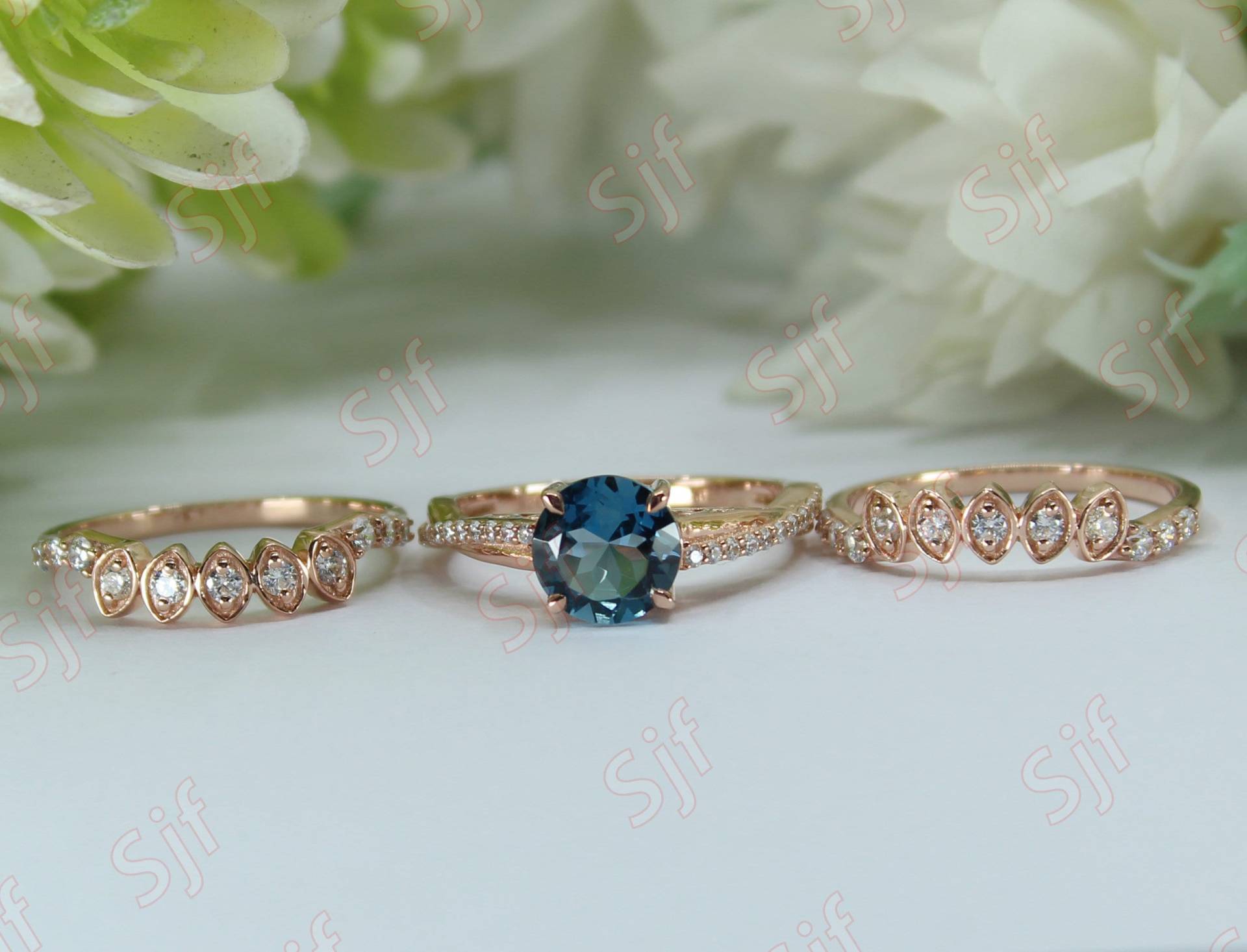 2.35Cts, Natürliches London Blue Topas Edelstein Ehering Set, Braut Moissanite Ring Set Für Sie, Einzigartiges 3stk Ring-Set, Vintage Art-Deco-Set von ChristianMint