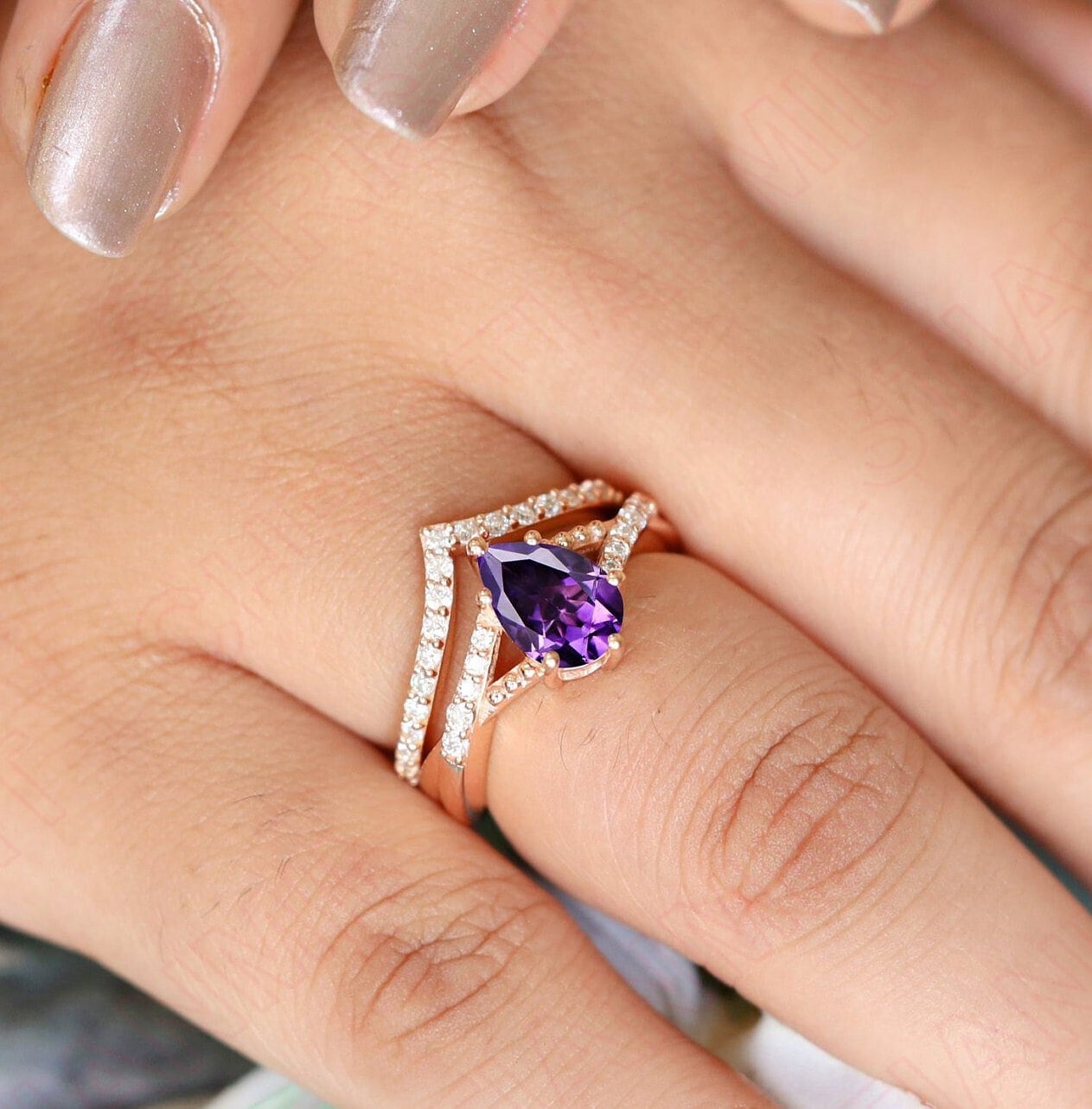 Birnenförmige Natürliche Amethyst-Verlobungsring-Set Für Sie, Wunderschönes 2-Teiliges Ringset, Birthstone Ring, Pave-Einstellungsring von ChristianMint