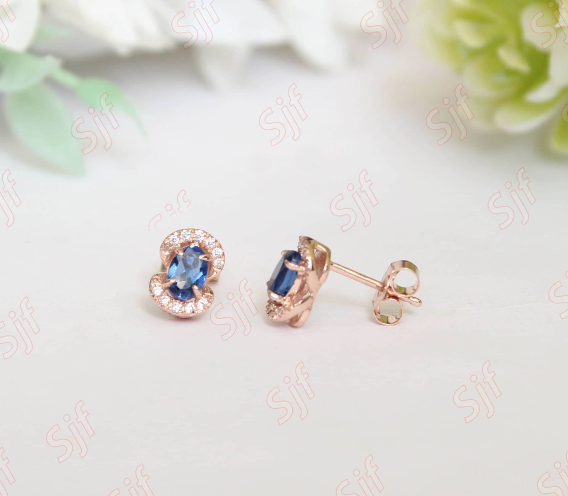 Oval 6x4mm Blauer Saphir Ohrstecker Für Jubiläum Geschenk, Halo Ohrstecker, Birthstone Geschenk Sie, Bolzen Frauen Schmuck von ChristianMint