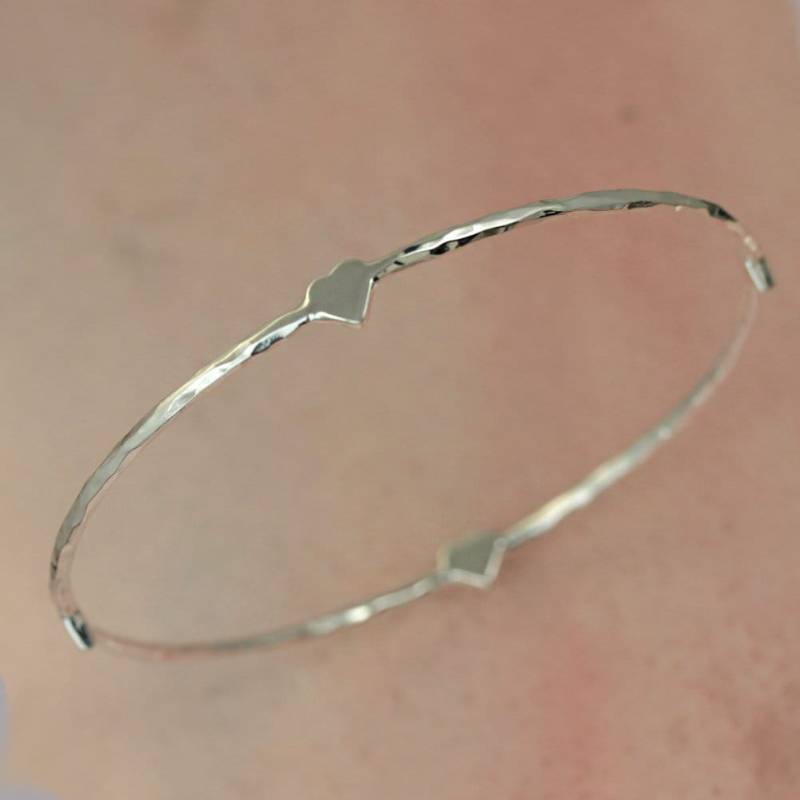 Gehämmerter Sterling Silber Armreif Herz Design Stacking Armband Gehämmerter Sterling Silber Armreif Herz Design Stacking Armband von ChristinRanger