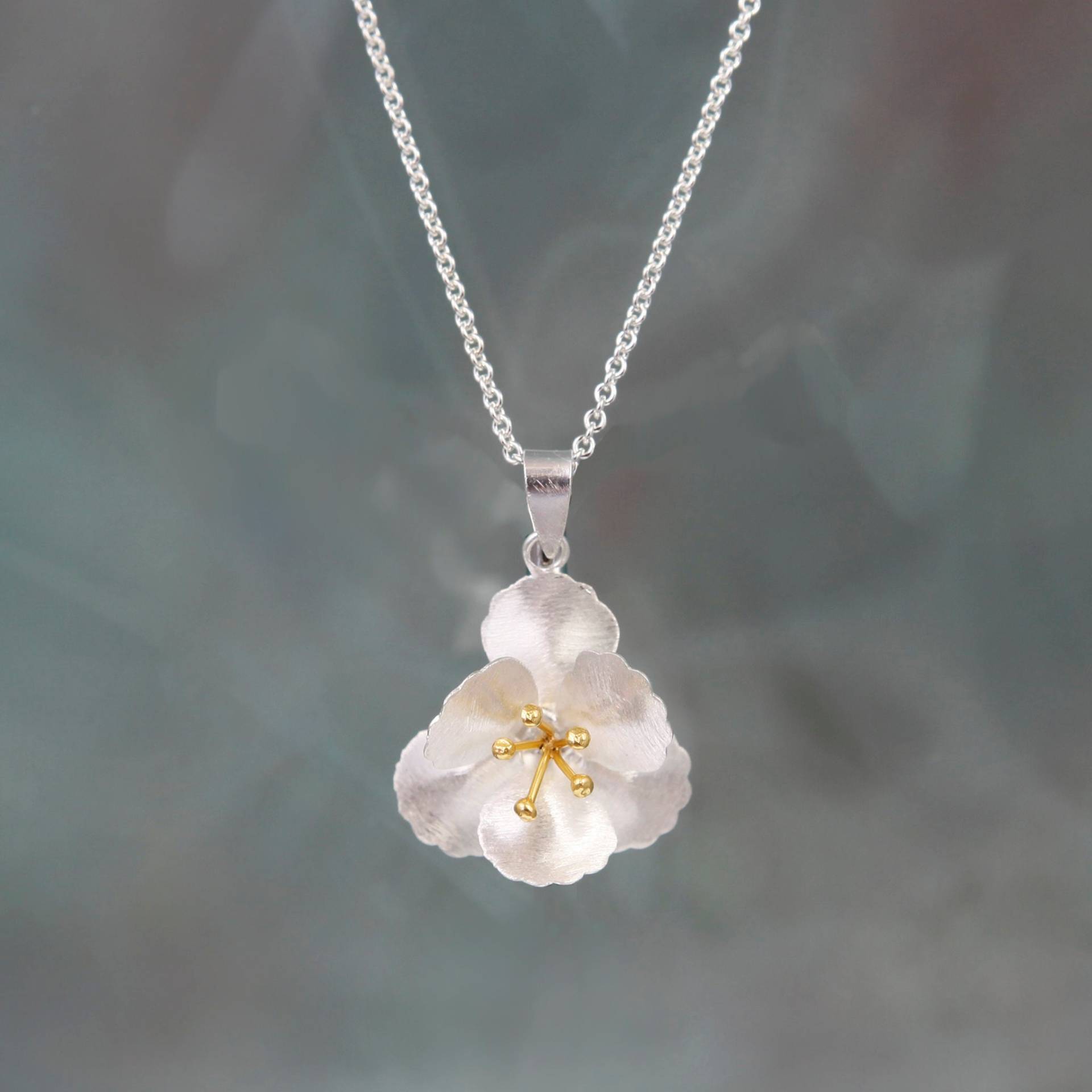 Kirschblüten-Halskette Aus Gebürstetem Sterlingsilber Floraler Anhänger Kirschblüten-Halskette Aus Gebürstetem Sterlingsilber Floraler Anhänger von ChristinRanger