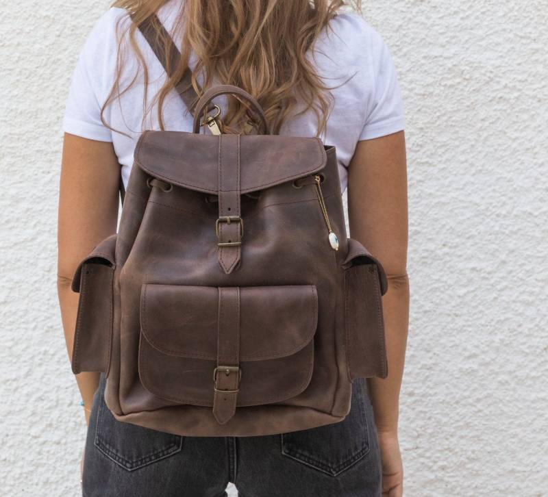 Brauner Lederrucksack, Vollkorn-Reisetasche, Frauen-Rucksack, Laptoptasche von ChristinaChristiJls