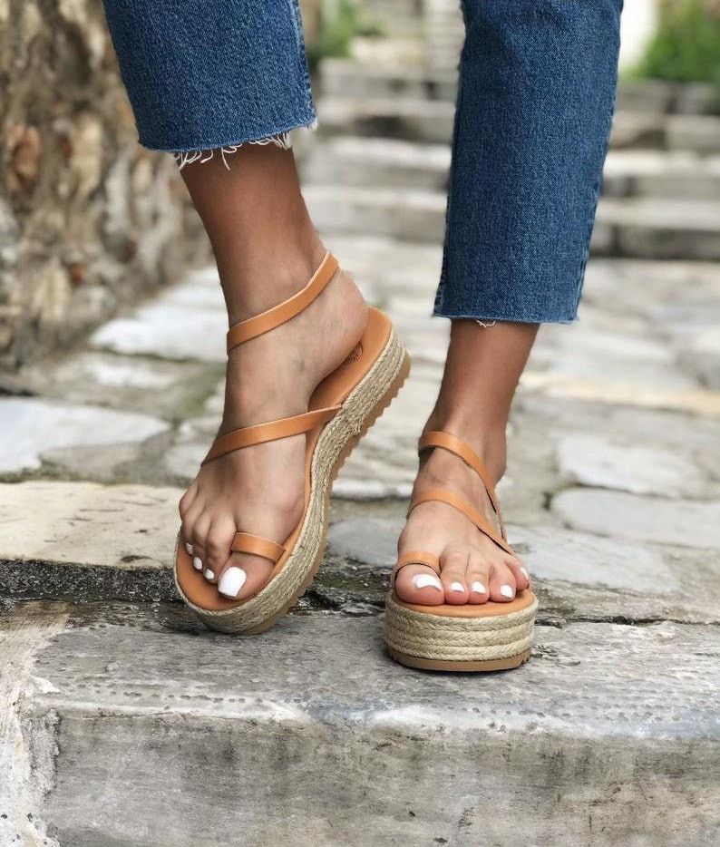 Handgefertigte Plateau Sandalen, Frauen Keile, Braune Espadrille Sommer Schuhe von ChristinaChristiJls