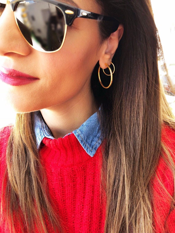 Minimale Hoop Ohrringe, Kleine Creolen, Disc 24K Vergoldetes Sterling Silber 925 von ChristinaChristiJls