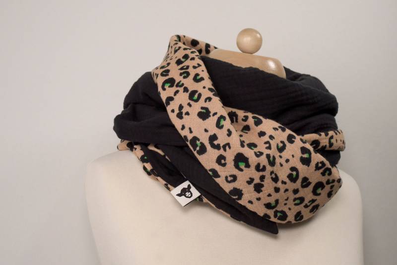 Halstuch Leomuster Tuch Dreieckig Musselin Groß Doppellagig Aus Baumwolle Genäht in Deutschland Schwarz Beige Grün Gemustert Unisex Tragbar von ChristinaKalb