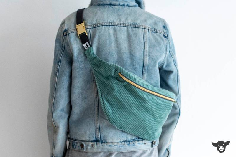 xl Bauchtasche 2.0 Hipbag Breitcord Meergrün Türkis Drei Reißverschlussfächer Karabiner Innentasche Verstellbares Gurtband Metallschnalle von ChristinaKalb