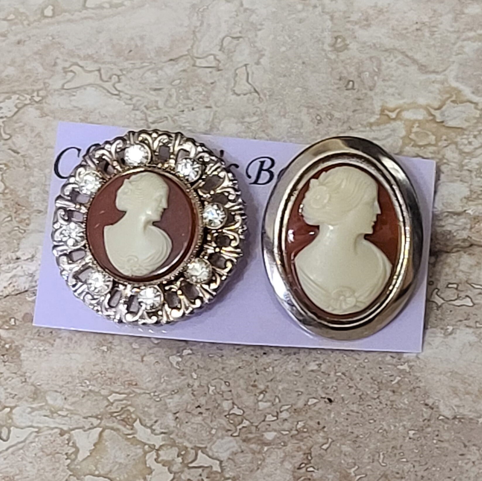 Cameo Set Von 2 Vintage Scatter Pins Brosche, Pin von ChristinesBoutique1