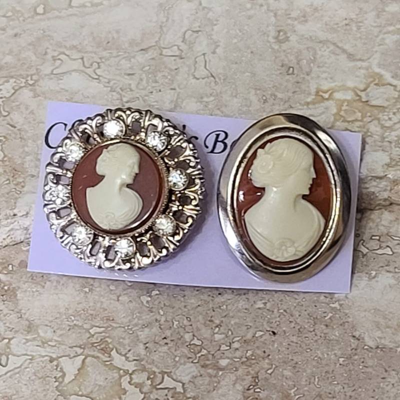 Cameo Set Von 2 Vintage Scatter Pins Brosche, Pin von ChristinesBoutique1