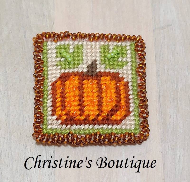 Handgefertigte Nadelspitze Und Perlen Pin, Brosche, Kürbis Kürbis, Halloween Herbst von ChristinesBoutique1