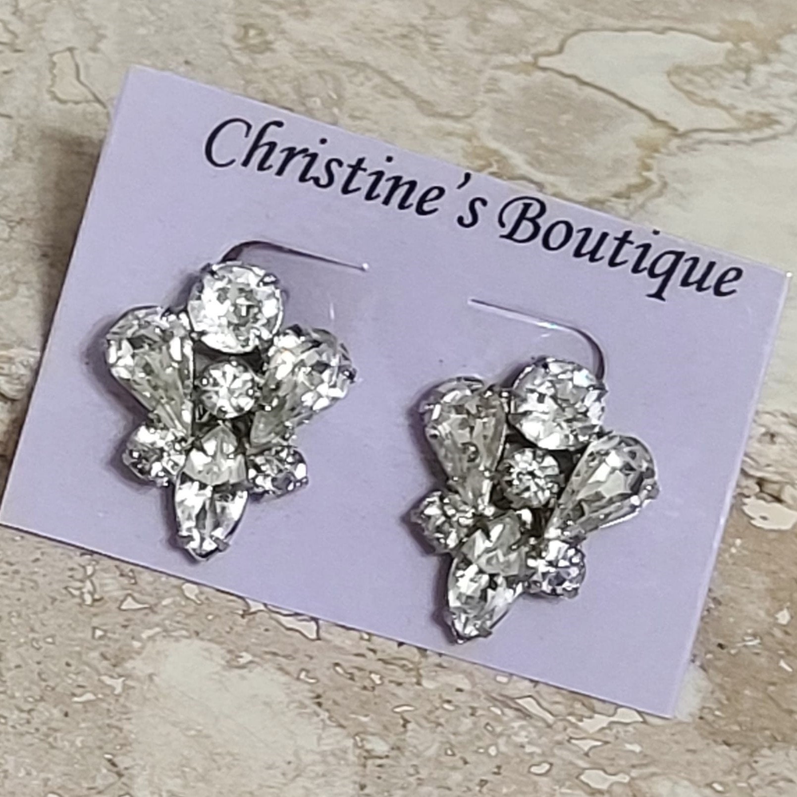 Vintage Strass Ohrschrauben Ohrringe Tropfen Cluster Klar Und Funkelnd von ChristinesBoutique1