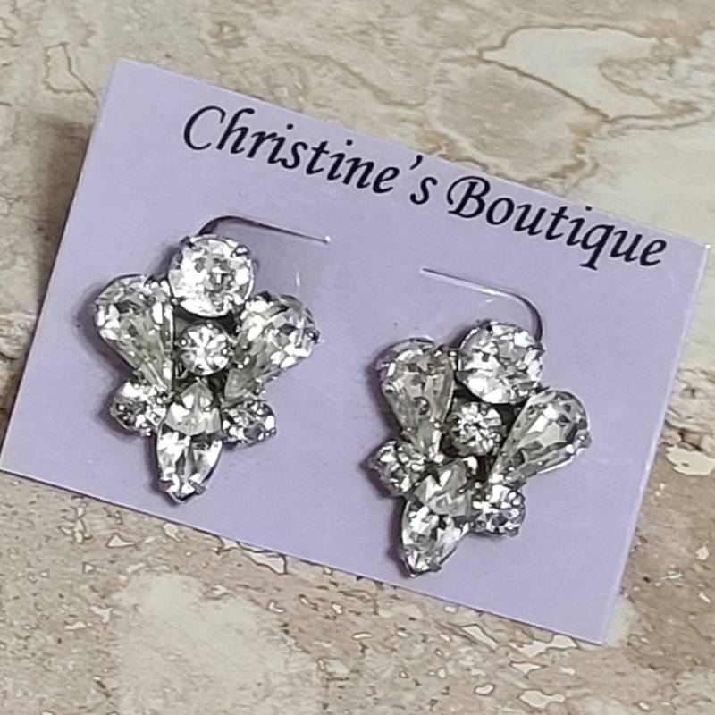 Vintage Strass Ohrschrauben Ohrringe Tropfen Cluster Klar Und Funkelnd von ChristinesBoutique1