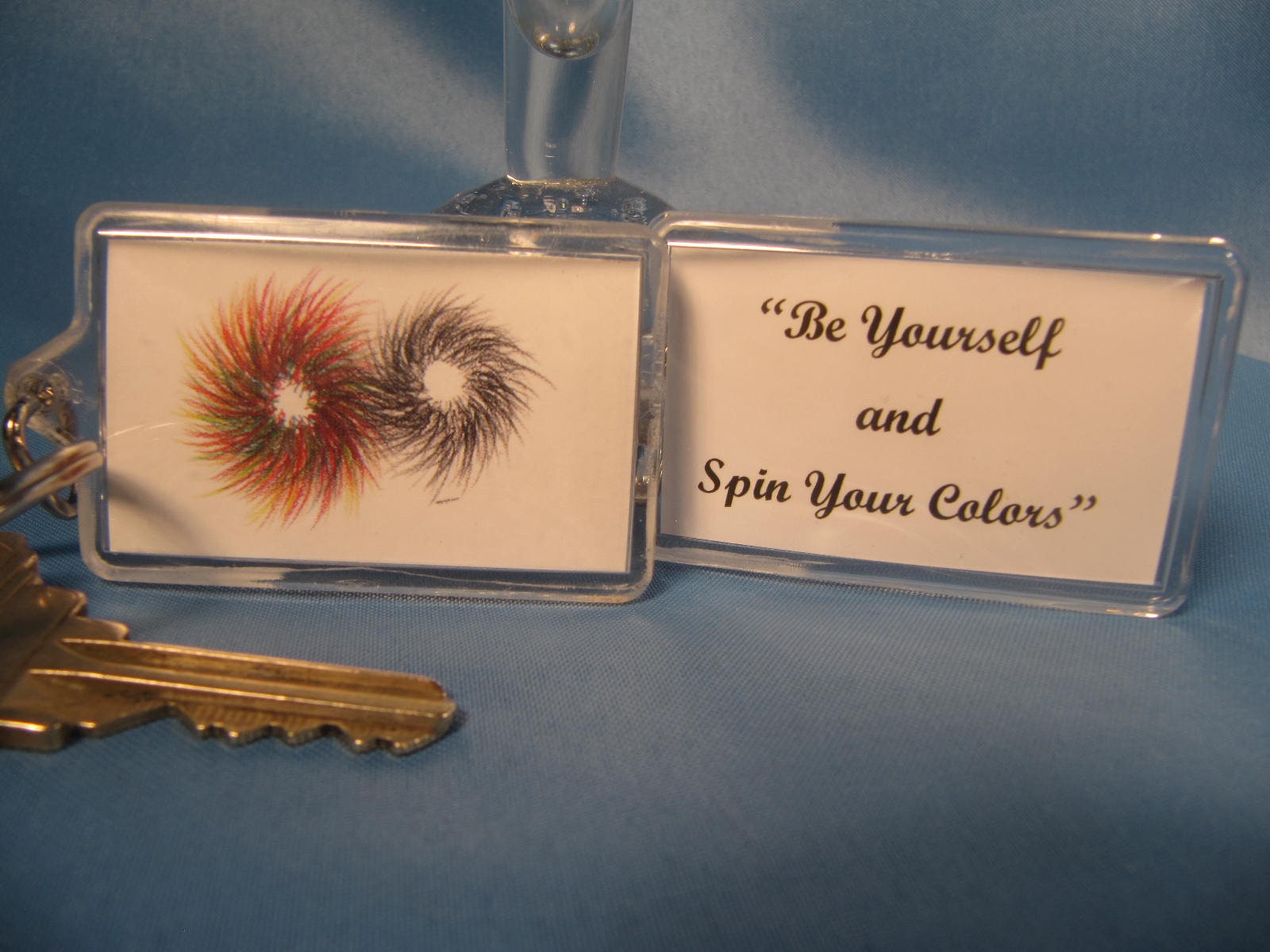 Be Yourself Keychain, Express Yourself Motivierende Schlüsselbund, Original Und Urheberrechtlich Geschütztes Design Des Kreisens Regenbogen Auf Be Yourself Keychain, Express Yourself Motivierende Schlüsselbund, Original Und Urheberrechtlich Geschütztes Design Des Kreisens Regenbogen Auf von ChristophCreations