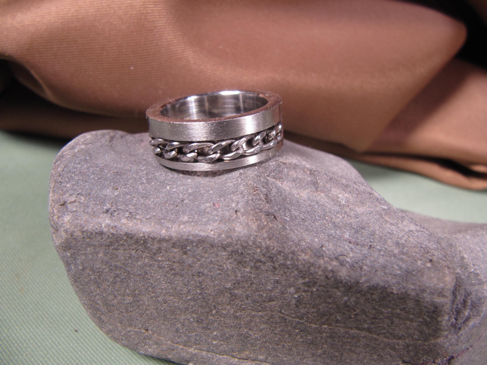 Chrome Spinner Ring, Unisex Chrome Mit Kettenglied, Das Sich Dreht, Größe 9 Chrom-Silberring, Spinner Center Spins, Drehring Kette Chrome Spinner Ring, Unisex Chrome Mit Kettenglied, Das Sich Dreht, Größe 9 Chrom-Silberring, Spinner Center Spins, Drehring Kette von ChristophCreations