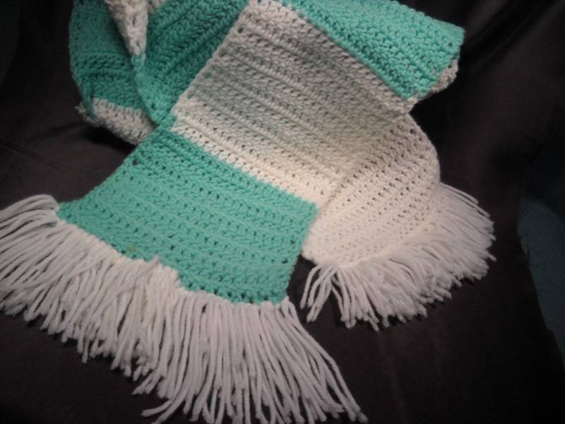 Hand Gehäkelte Schal, Mintgrün Und Weißen Unisex Schal Gehäkelt, Handmade Gehäkelt Mint Grün Weiß von ChristophCreations