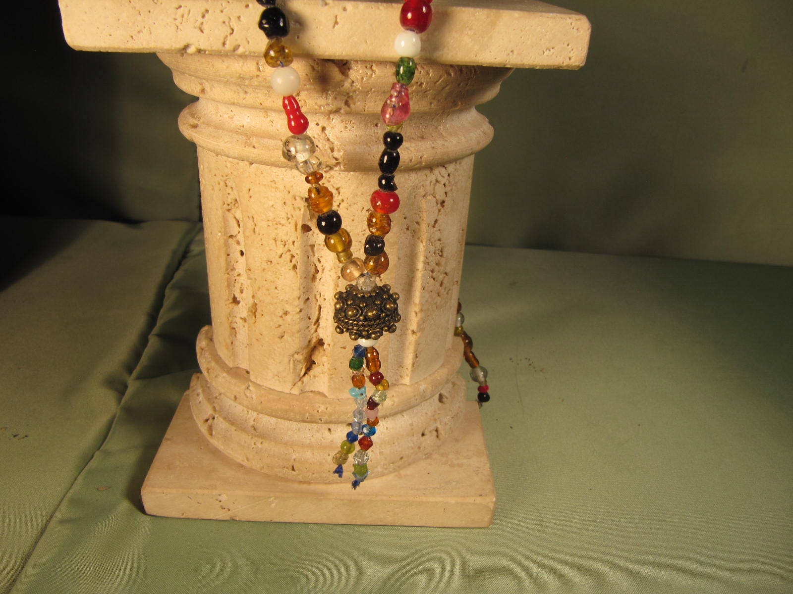 Love Beads Aus Glas, Zufällig Geformte Perlen Glas Halskette, 36 Zoll Über Kopf Keine Catch Hippie Stil Ein Von Einer Art Unisex Love Beads Aus Glas, Zufällig Geformte Perlen Glas Halskette, 36 Zoll Über Kopf Keine Catch Hippie Stil Ein Von Einer Art Unisex von ChristophCreations