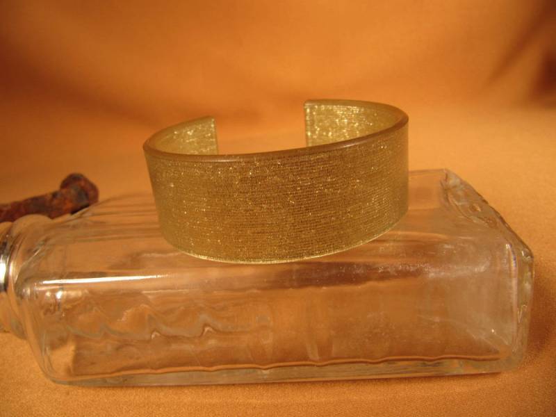 Lucite Shimmery Armband Lucite Schmuck, Golden Glitzernden Armreif, 1980 Gold Funkelnde Von Schimmernden Damen von ChristophCreations