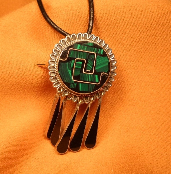Malachit Anhänger, Silber Inlay Kreis Shaped, Grün Vintage Schmuck Pin, Jet Stone Schmuck, Halskette Malachit Anhänger, Silber Inlay Kreis Shaped, Grün Vintage Schmuck Pin, Jet Stone Schmuck, Halskette von ChristophCreations