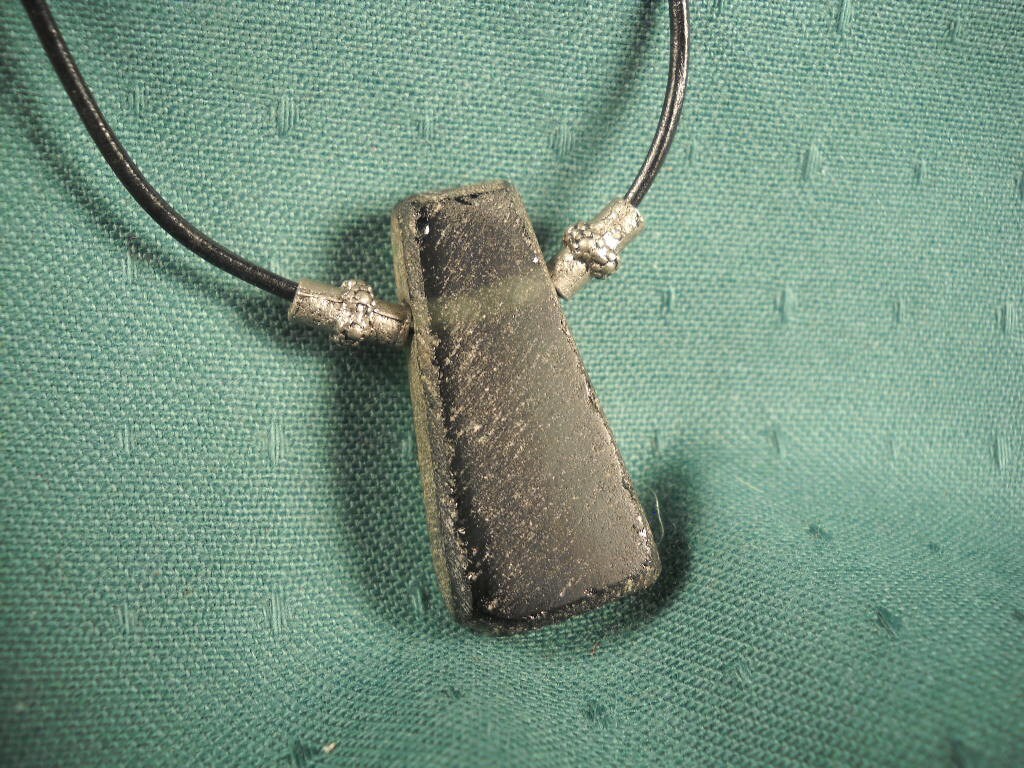 Recycling-Glas Anhänger, Halskette Lederband Zum Umhängen Und Recyceltem Glas-Anhänger Am Collier Aus Glas Recycling-Glas Anhänger, Halskette Lederband Zum Umhängen Und Recyceltem Glas-Anhänger Am Collier Aus Glas von ChristophCreations