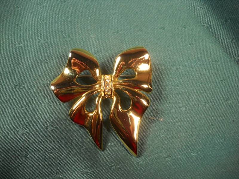 Stanhome Strass Brosche, 1960 Brosche, Trachtenschmuck Stanhome Brosche Aus Goldtonband Für Revers, Reversnadel Goldfarbener Schleife, Metallschleife Stanhome Strass Brosche, 1960 Brosche, Trachtenschmuck Stanhome Brosche Aus Goldtonband Für Revers, Reversnadel Goldfarbener Schleife, Metallschleife von ChristophCreations