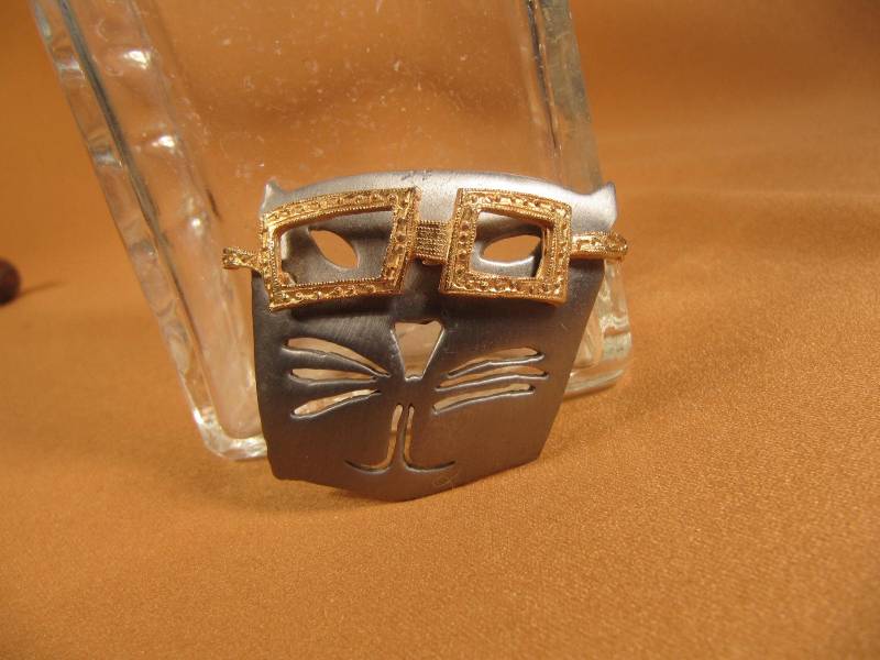 Ultra Craft Cat Brosche, Gebürstetes Metall Katze Mit Sonnenbrille Brosche Von Ultra Craft, Vintage Kitty Kat Pin Hollywood Gold von ChristophCreations