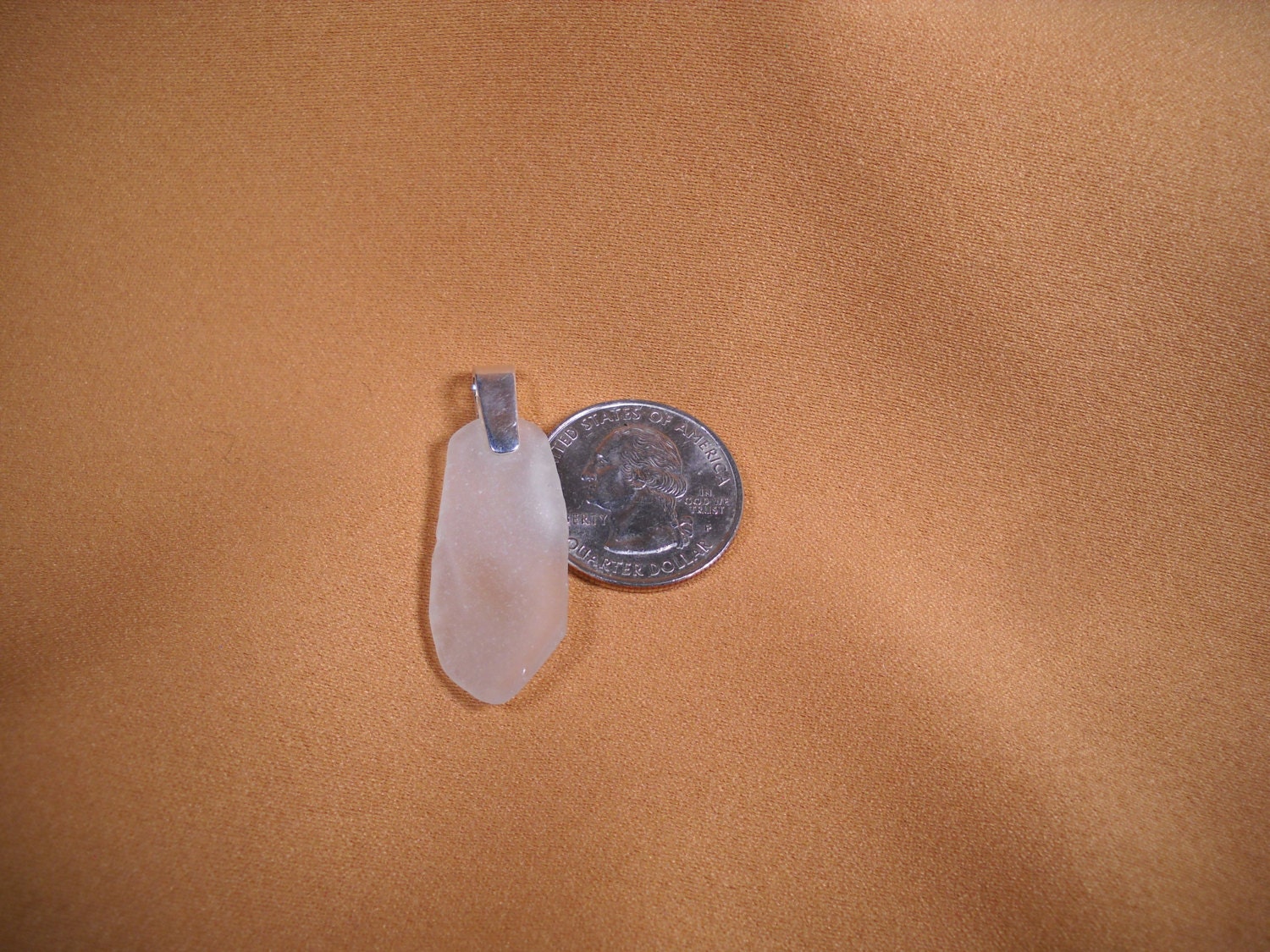 strand-Glas Mit Silbernen Bale, Meer Glas Anhänger, Ocean Anhänger Zurückgefordert Ozean-Glasschmuck, Verfilmt strand-Glas Mit Silbernen Bale, Meer Glas Anhänger, Ocean Anhänger Zurückgefordert Ozean-Glasschmuck, Verfilmt von ChristophCreations