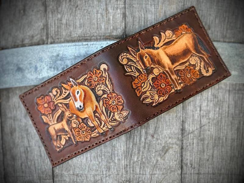 Benutzerdefinierte Hand Geschnitzte Esel Themed Western Bifold Brieftasche von ChristophJoseph