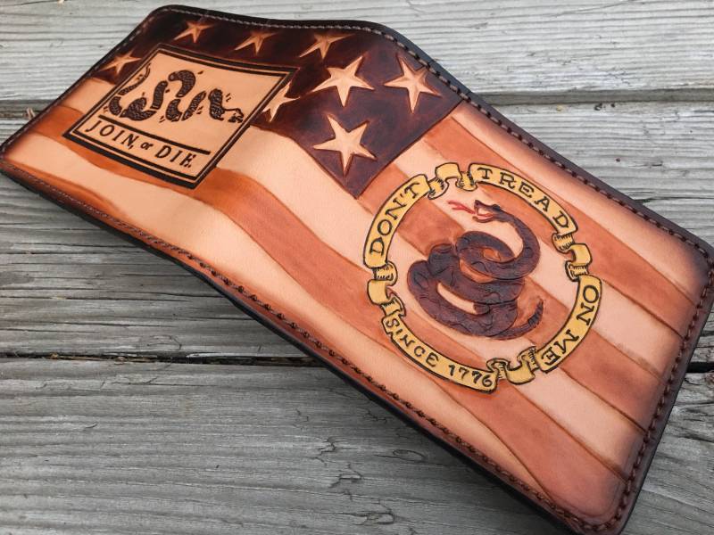 Don't Tread On Me/Schließe Dich An Oder Die Leder Geldbörse von ChristophJoseph