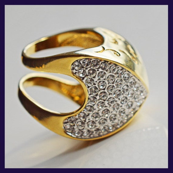 Massive Ring Gold Farbe Mit Glassteinen. Graviert. Neuer Artikel von ChristopherAttic
