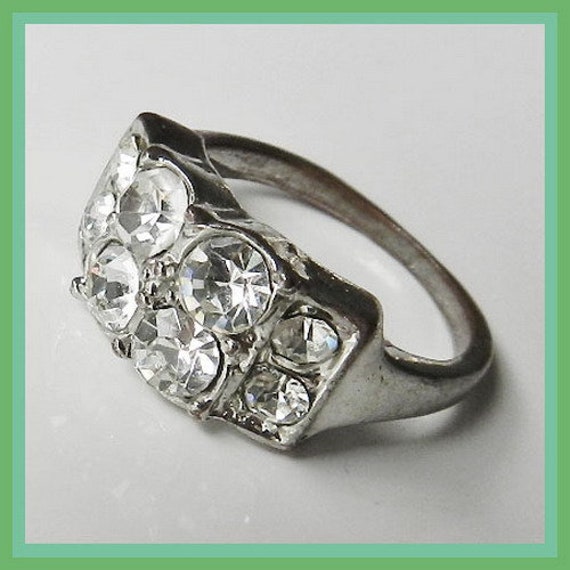 Silberner Ring Mit Vielen Klaren Sparklingsteinen Vintage von ChristopherAttic