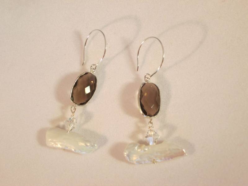 Echte Rauchquarz & Weiß Biwa Perle Ohrringe in Sterling Silber Echte Rauchquarz & Weiß Biwa Perle Ohrringe in Sterling Silber von ChristysArtCreations