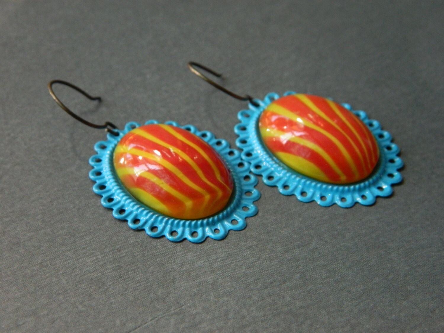 Sommer Ohrringe, Retro Orange, Gelb, Blau, Vintage Anweisung Ohrringe Karneval, State Fair Streifen Sommer Ohrringe, Retro Orange, Gelb, Blau, Vintage Anweisung Ohrringe Karneval, State Fair Streifen von ChromeAndCotton