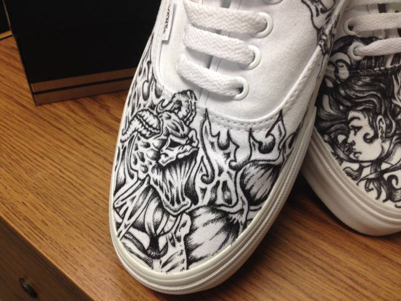 Handgezeichnete Engel Vs. Dämon Tattoo Schuhe Handgezeichnete Engel Vs. Dämon Tattoo Schuhe von ChromeReflections