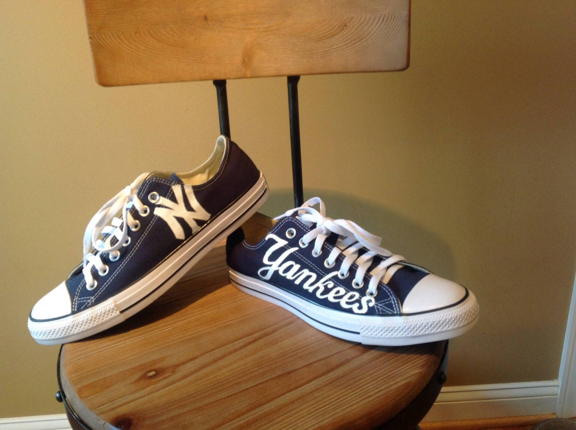 New York Yankees Custom Converse New York Yankees Custom Converse von ChromeReflections