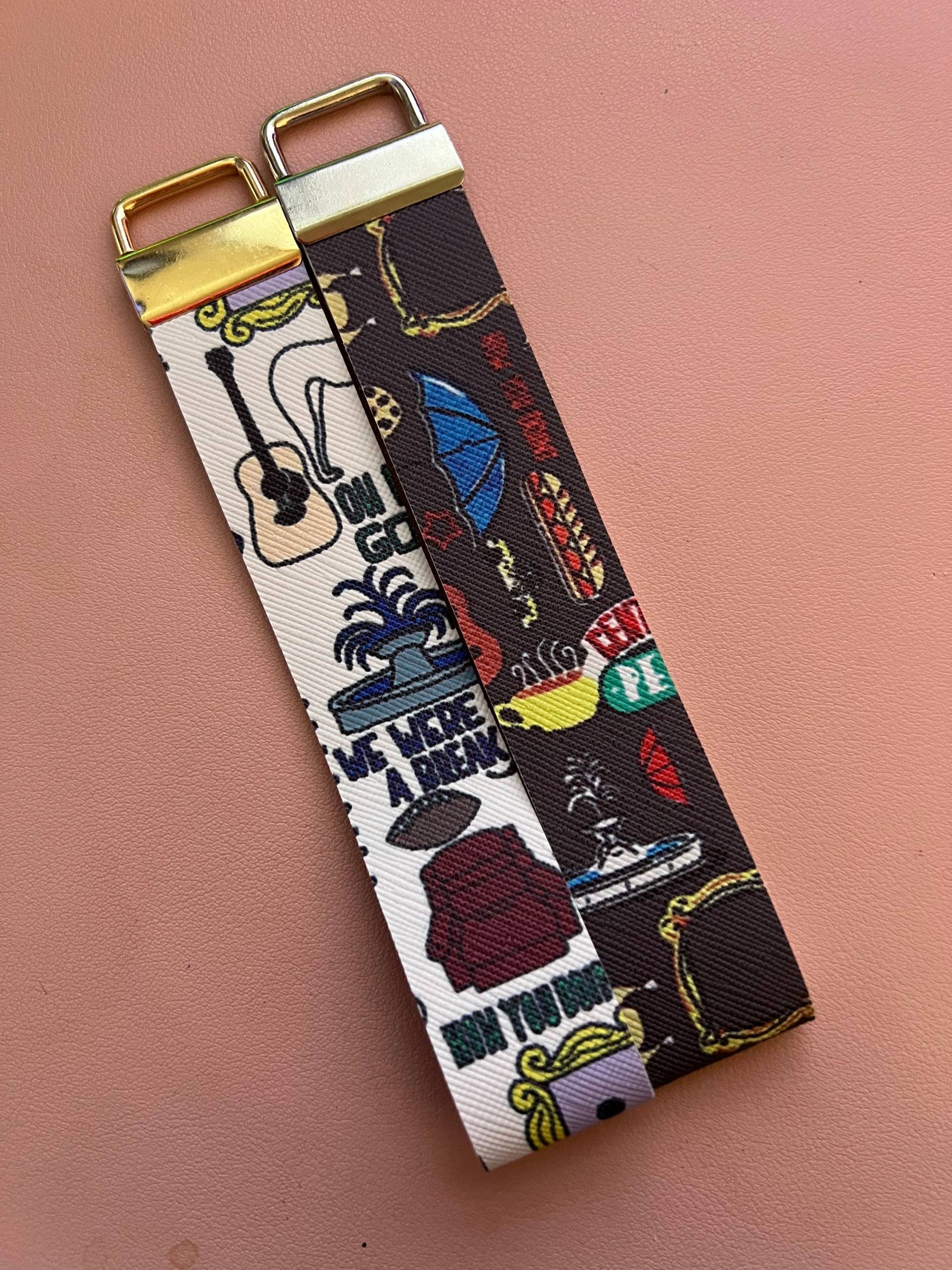 Freunde Themed Kunstleder Schlüsselanhänger & Armbänder Freunde Themed Kunstleder Schlüsselanhänger & Armbänder von ChronicPainCrafter