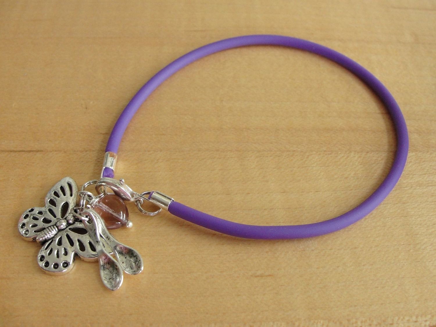 Lupus Purple Awareness Armband | Kautschuk - Mit Löffel von ChronicallyCaring