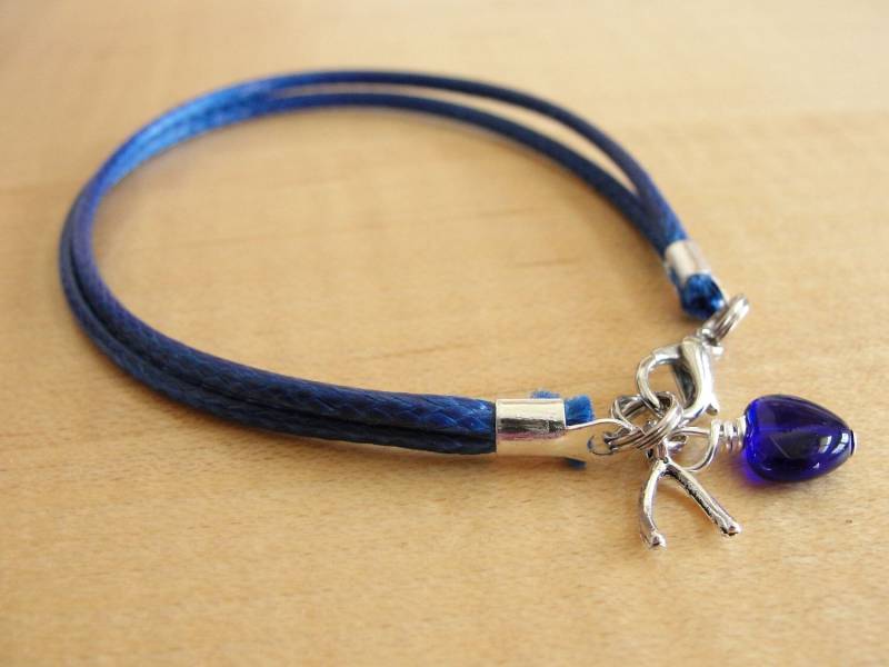 Osteogenesis Imperfekta Blau Bewusstsein Armband | Baumwolle - Wishbone Charm von ChronicallyCaring