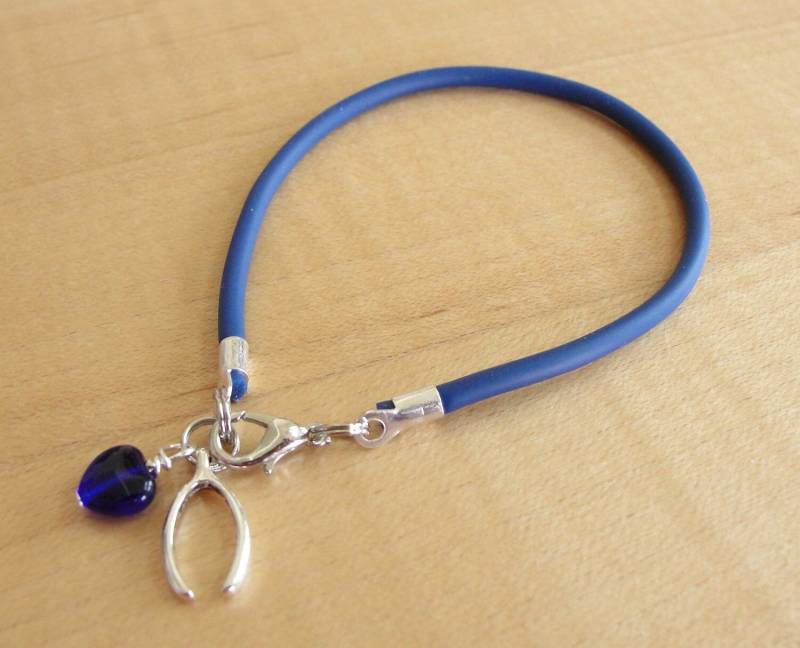 Osteogenesis Imperfekta Blau Bewusstsein Armband | Gummi Mit Wishbone Anhänger Schlangenknochen Oi von ChronicallyCaring