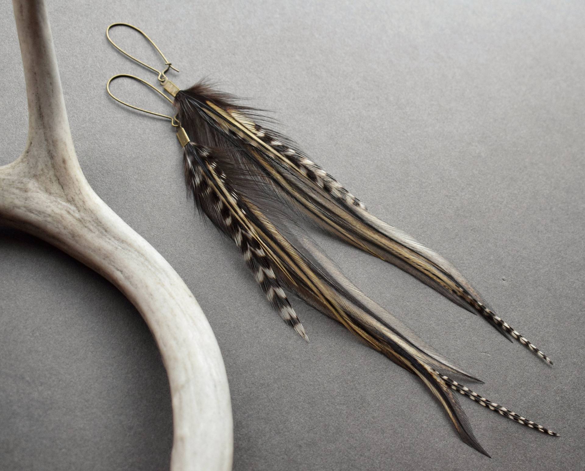 Gothic Feder Ohrringe, Lange Baumeln Witchy Alt Goth Schmuck, Whimsigoth Dark Boho Cottagecore Fashion von Chrysalism