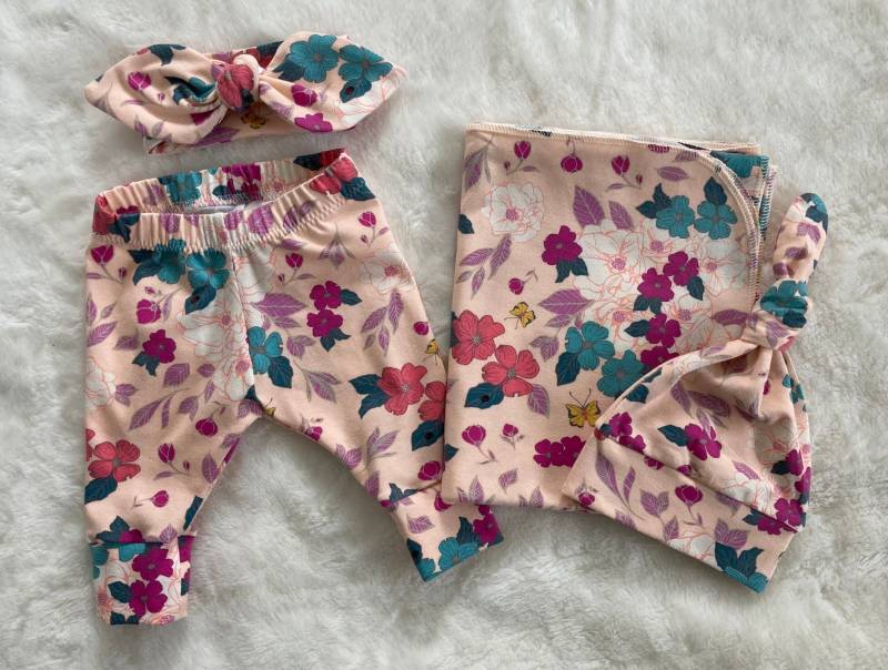Neugeborene Mädchen Take-Home-Set. Swaddle Decke & Mütze Oder Stirnband Set. Neugeborenen Leggings. Kleidung. Baby Girl Party Geschenk. Fotorequisite von ChubbyCheekbabies