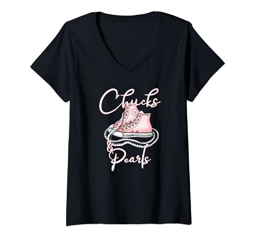 Damen Chucks und Perlen T-Shirt mit V-Ausschnitt von Chucks and Pearls 2021 Black History Gift