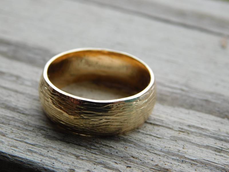 14K Gold Ast Rinde Ring 7 Mm Breiter Ehering Massiv Gegossen in Weißgold, Gelbgold, Rotgold. Unisex Rustikaler Waldbewohner Holzfäller von Chymiera