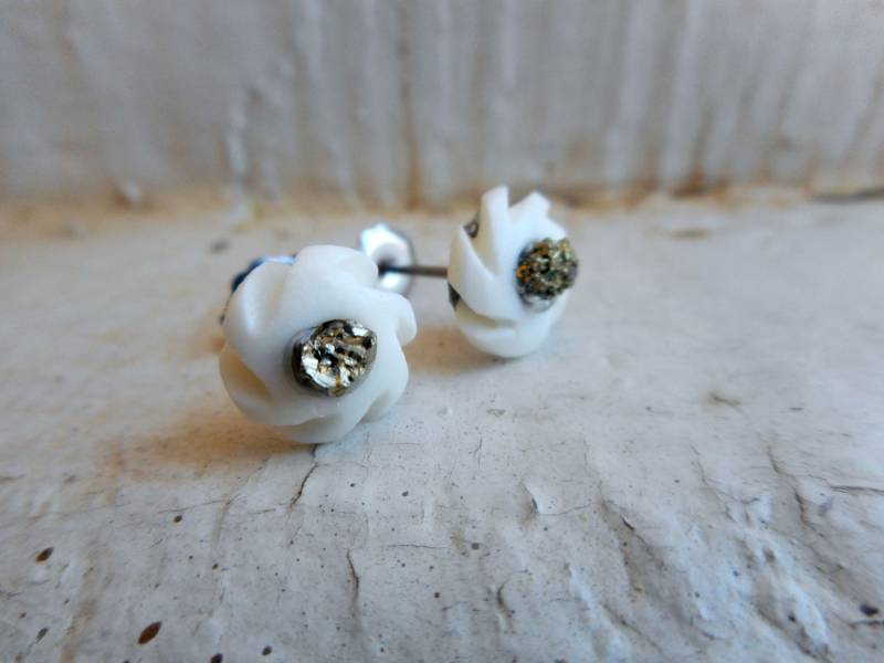 Das Windrad Ohrstecker. Geschnitzte Windräder & Rohe Pyrit Steine Auf Titan #festiveetsyfinds von Chymiera