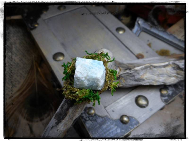 Der Landschafts-Aquamarin-Ring. Rustikaler Ring Mit Hellem Aquamarin Und Moos #festiveetsyfinds von Chymiera