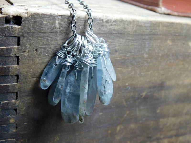Die Flux Kyanit Halskette. Blauer Blitz Handgemachte Boho Natürliche Blaue Edelstein Speere #festiveetsyfinds von Chymiera