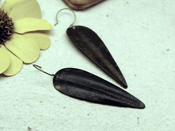 Die Rustikalen Blatt-Ohrringe. Handgemachte Antiqued Messing Ohrringe #festiveetsyfinds von Chymiera