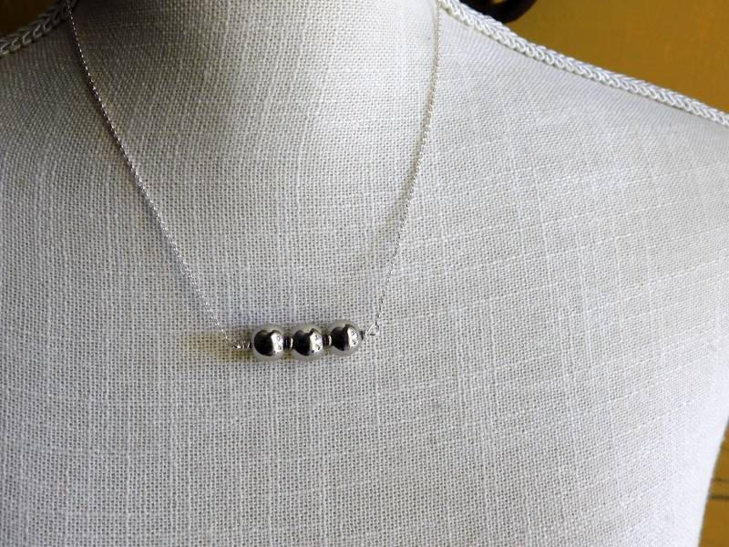 Dreifache Mondgöttin - Sterling Silber Hohlkugeln, Rolo Kette Handgemachte Boho Halskette. -Halskette. Schichtung von Chymiera