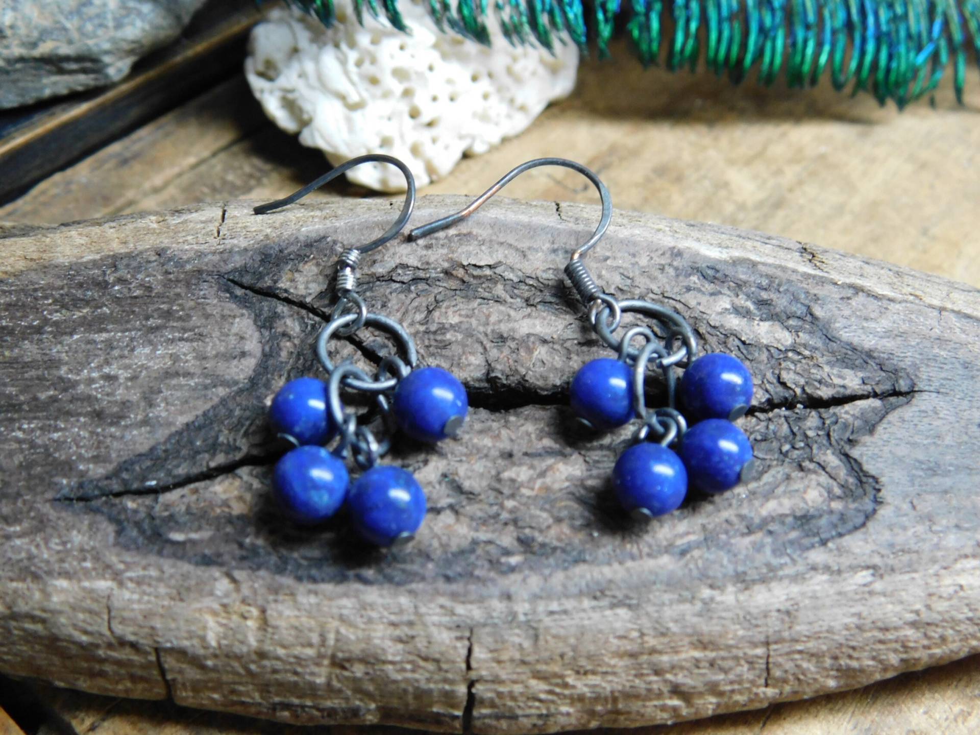 Nachtschatten. Ohrringe Mit Sodalith-Kugeln Und Oxidiertem Sterlingsilber #festiveetsyfinds von Chymiera